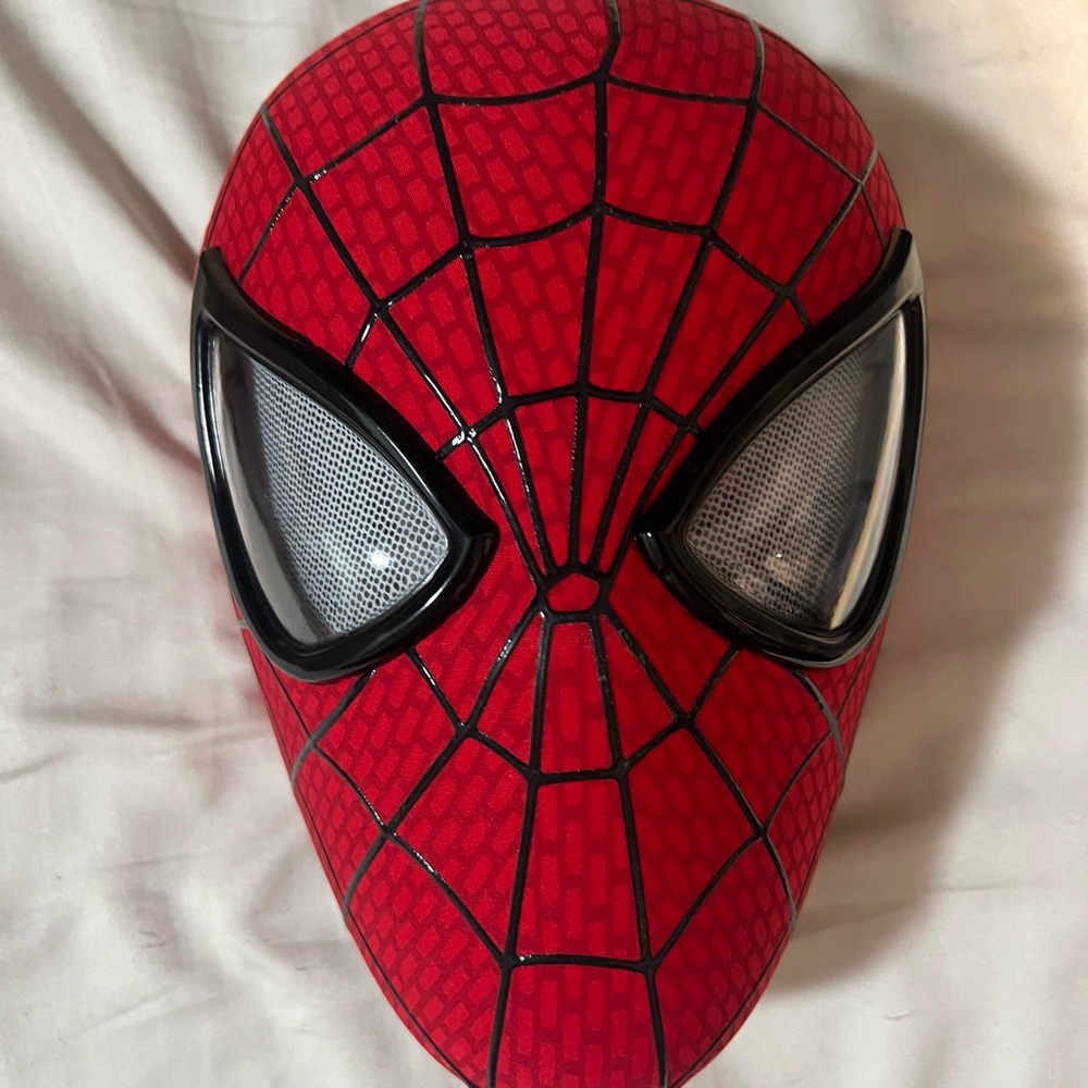 Spider-Man Mask - Picture 6 of 8
